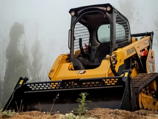 Excavadora moderna en obra